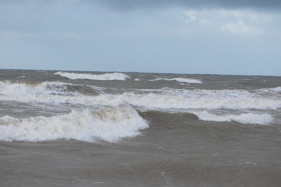     Высота волн может достигать 5-6 метров.  Александр Подгорчук