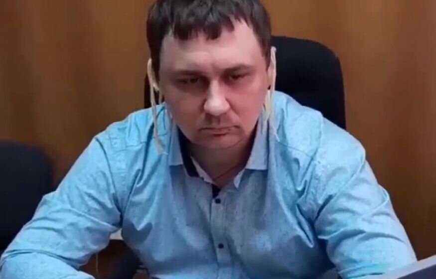    «Это не допустимо»: В КПРФ займутся депутатом, который слушал послание Путина с лапшой на ушах