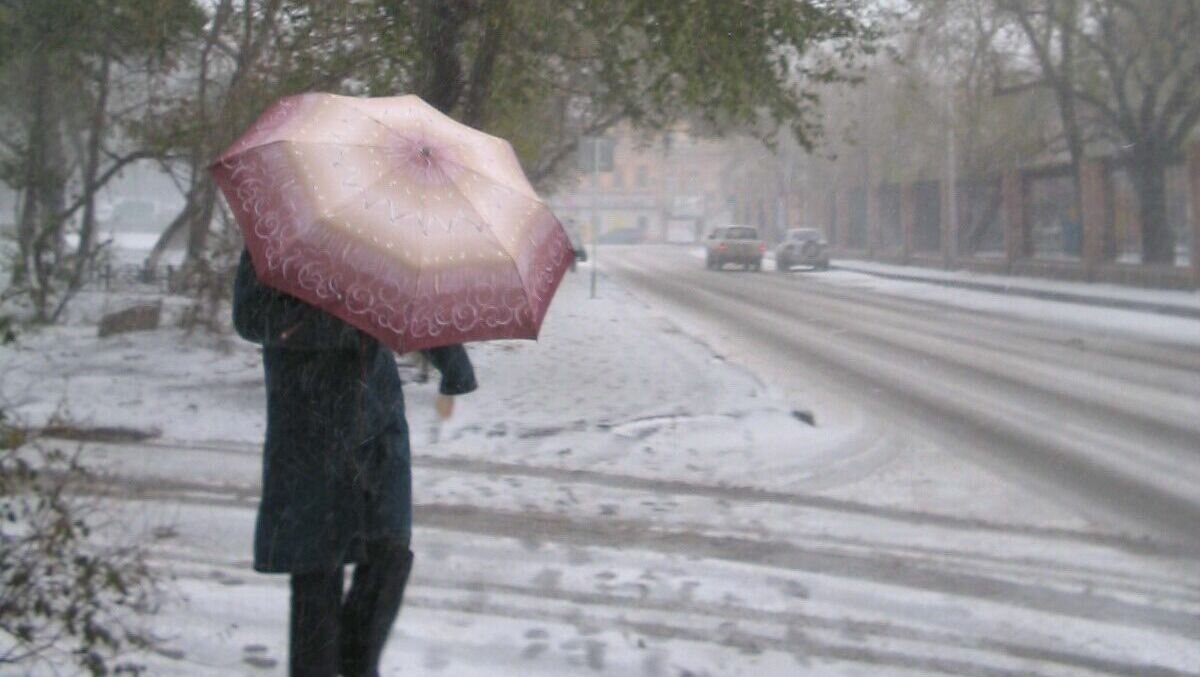    В понедельник во Владивостоке ожидается малоприятная погода — снегопад в частности. Поэтому школьникам столицы ДФО разрешили посидеть 13 марта дома.