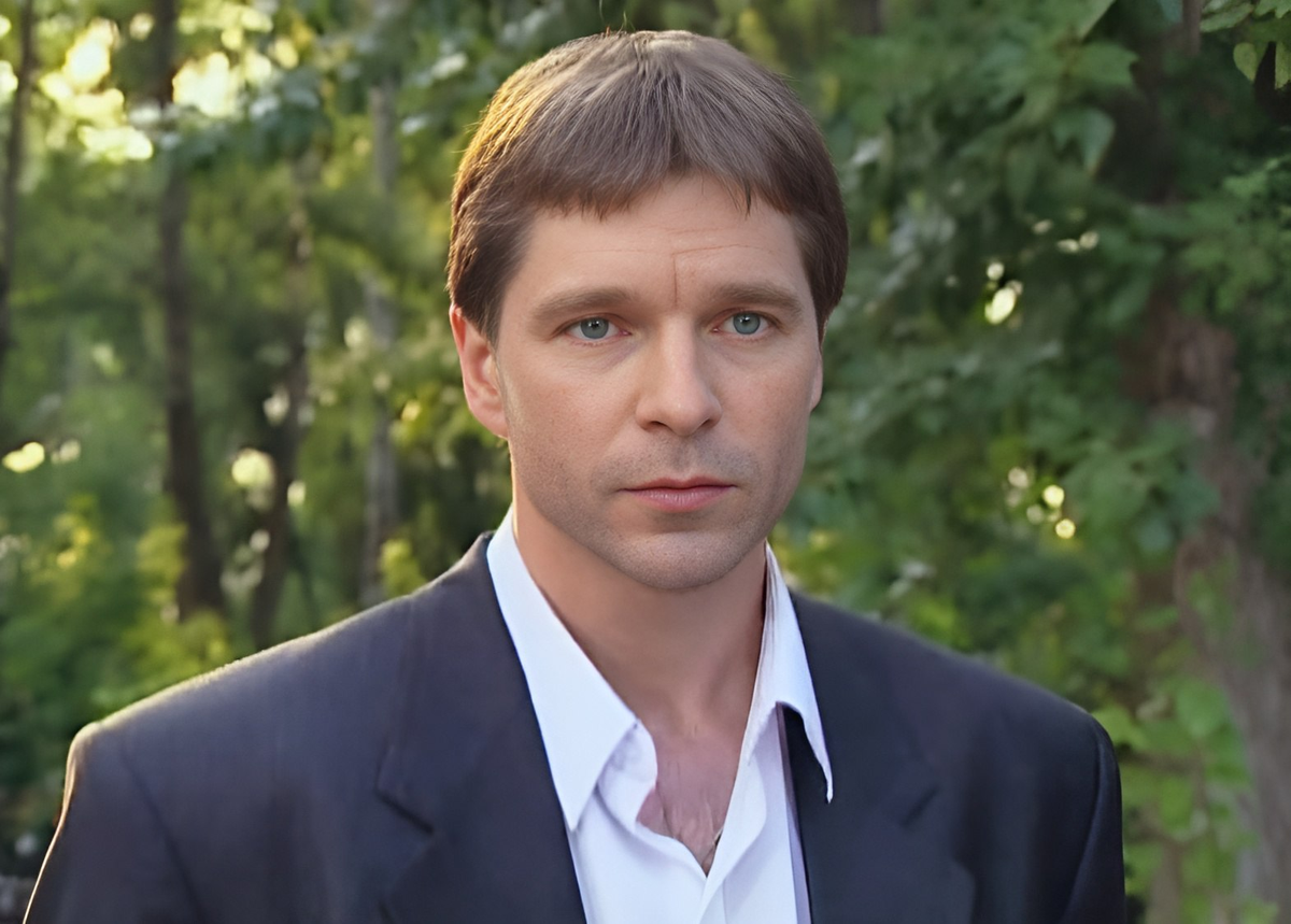 Какой актер играл роли