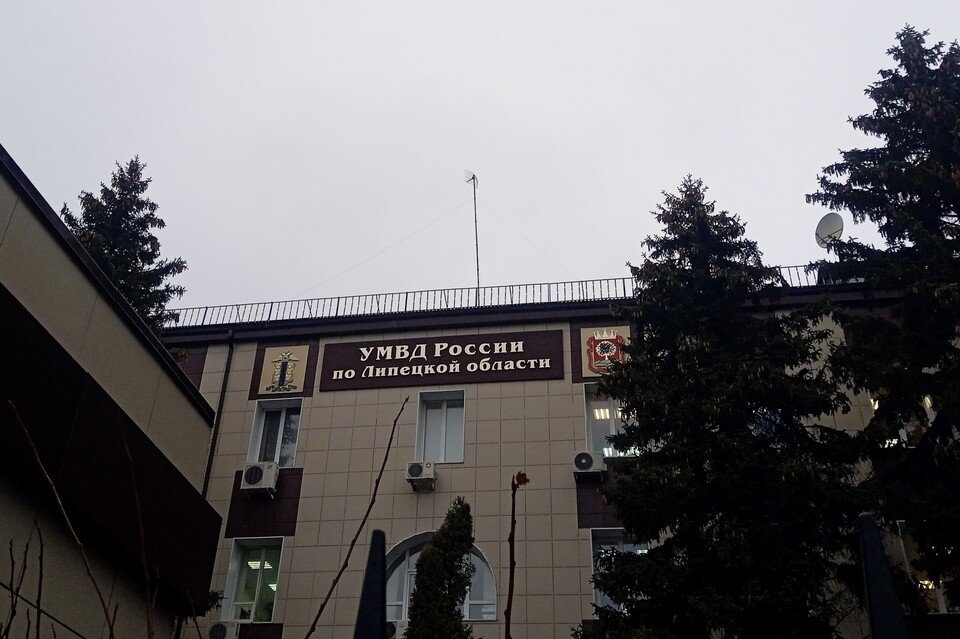     Полиция ищет мужчин, которые ходят по подъездам и дергают двери квартир на Свиридова в Липецке Юлия КЛЮЕВА