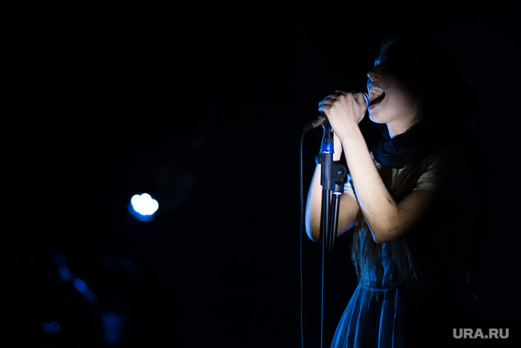    Жильцы пожаловались на сильный шум из вокальной школы, находящейся в доме