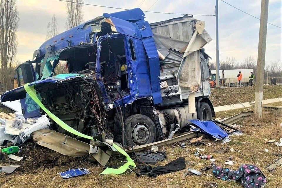     смертельное ДТП с грузовиками в селе Чернава Липецкой области  Пресс-служба ГИБДД Липецкой области.