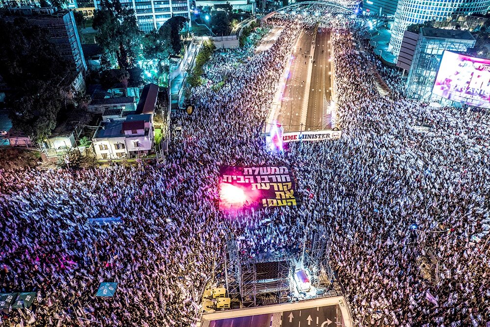 Массовые протесты в Израиле из-за планов правительства Нетаньяху пересмотреть судебную систему. Фото: REUTERS / Oren Alon