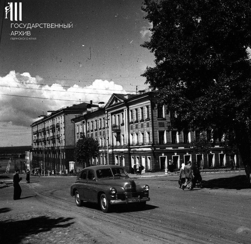 Угол улиц 25 Октября и Советской, 1958-1959гг, Источник: pastvu.com
