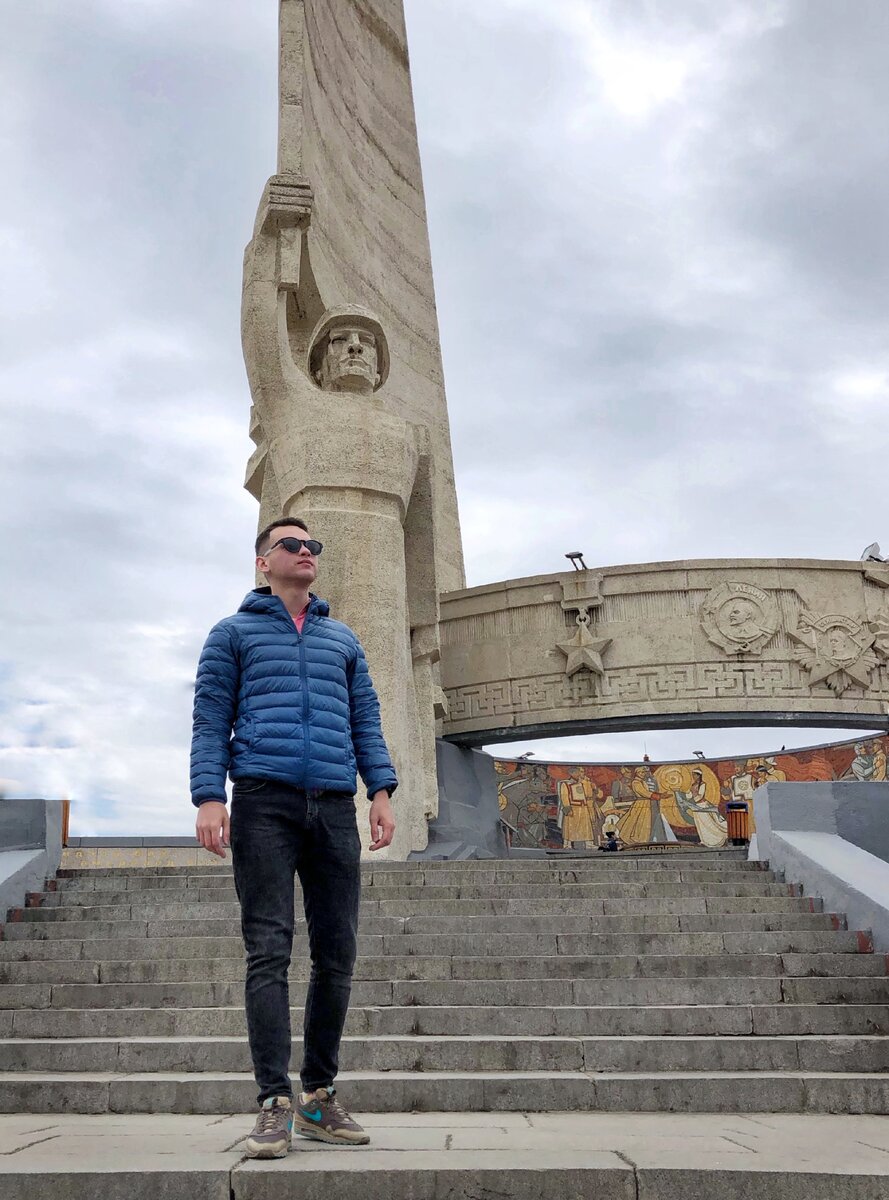 Мемориал советским воинам на горе Зайсан