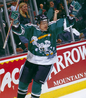 Теему Селянне в одном из таких свитеров