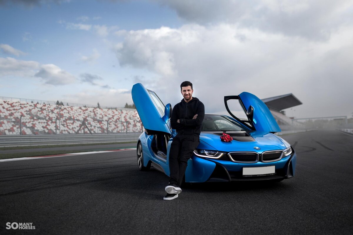 Бмв блогеров. Амиран и BMW i8. BMW i8 Амирана Сардарова. Машина Амирана Сардарова i8. BMW i8 Егорика.