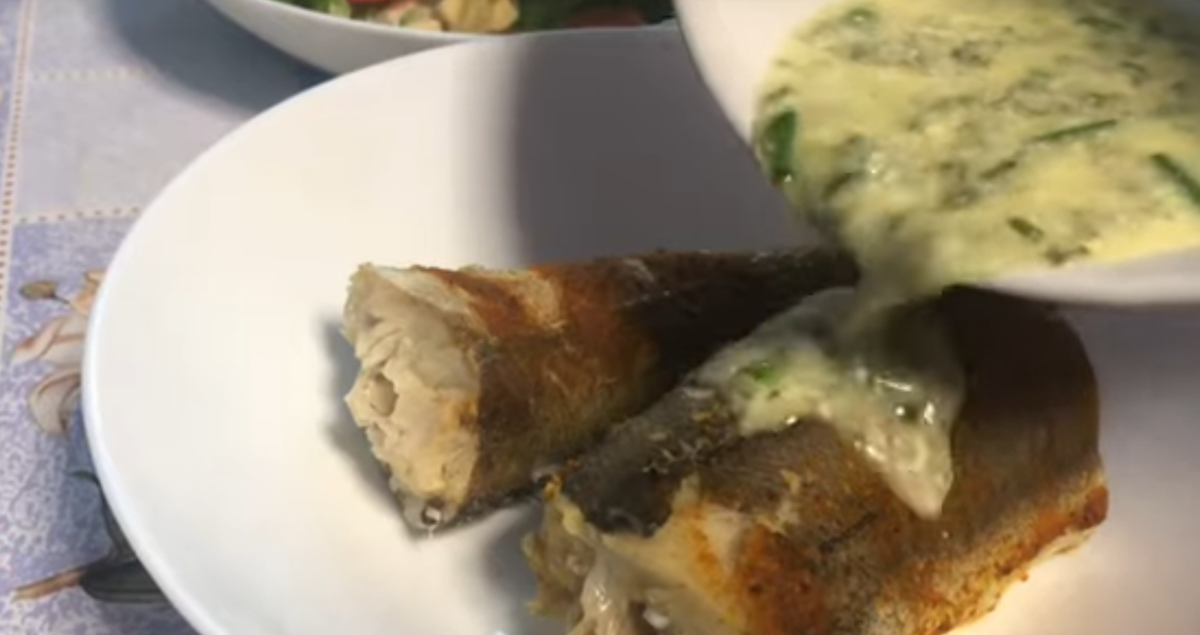 Хек с подливкой в мультиварке готов!