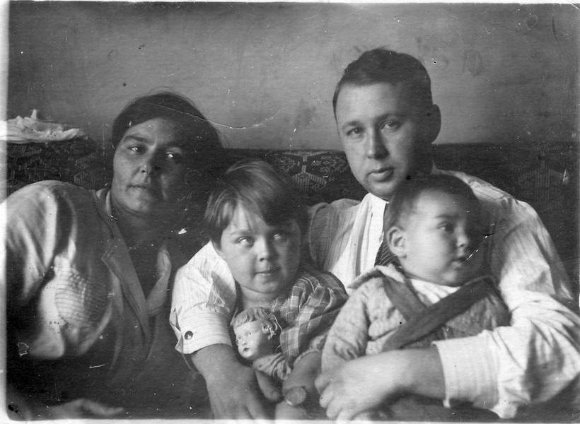 Семья Милей, фото середины 1930-х.