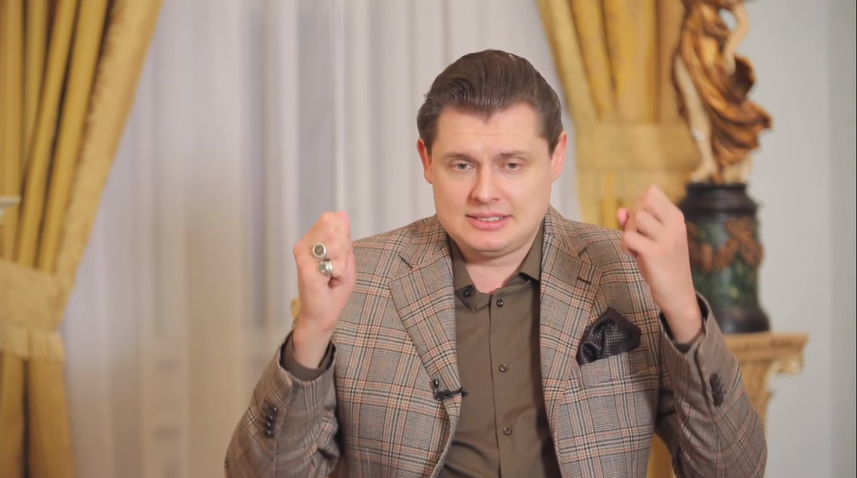 Кадр из соответствующего интервью на "канале здравого смысла"