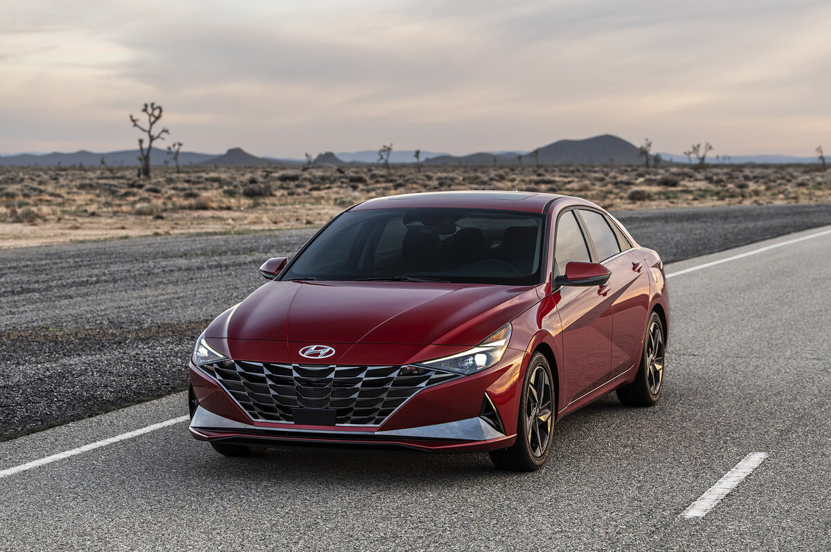 Экстерьер Hyundai Elantra 7-го поколения (листайте в бок) 