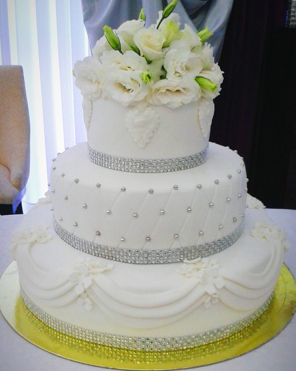 Этот торт делал я. Вес 15кг, заказчику он обошёлся в 30т.р.