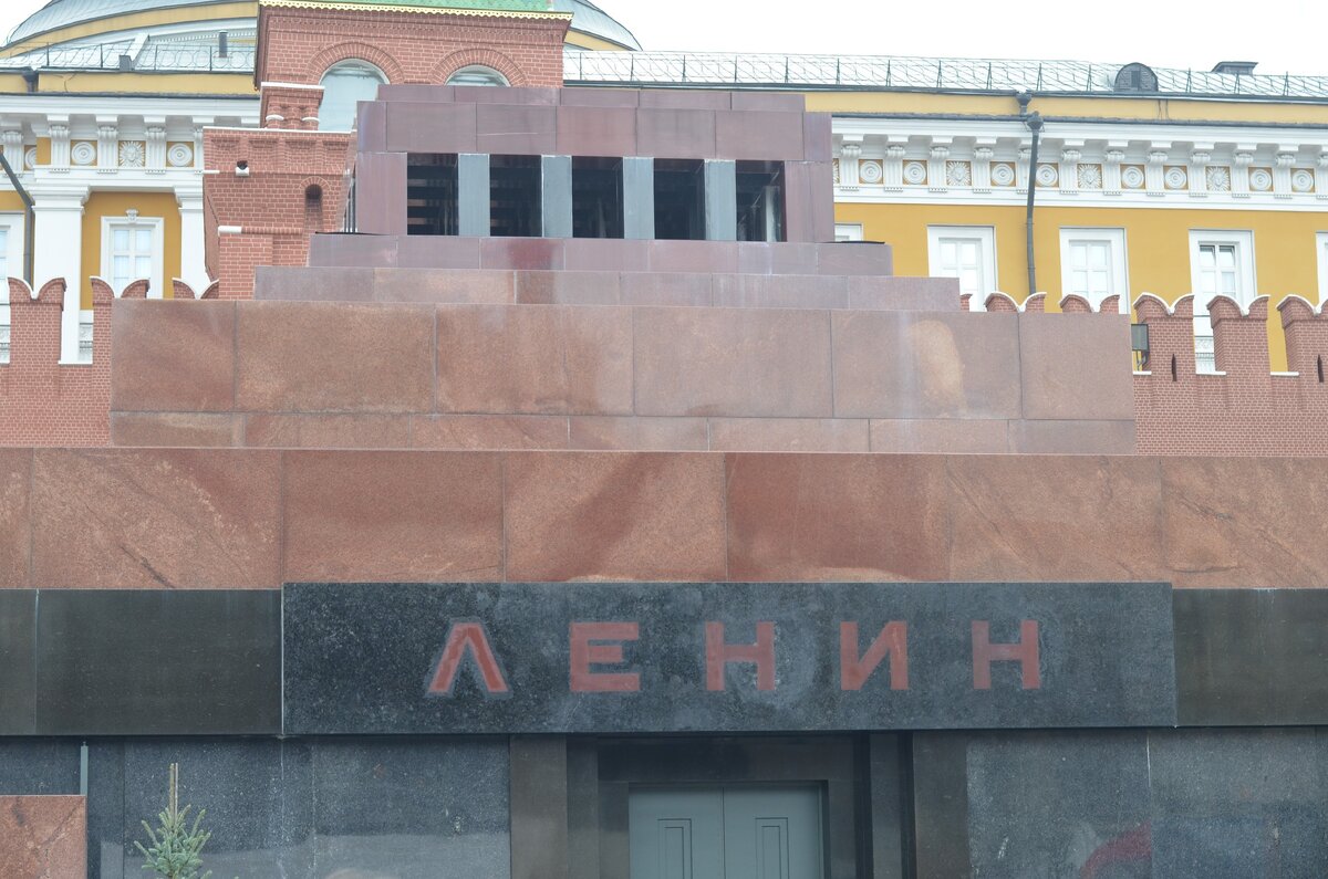 Когда сталина вынесли из мавзолея. Мавзолей в.и Ленина на красной площади в Москве внутри. Гранит мавзолей Ленина. Гранитный мавзолей в и Ленина на красной площади СССР. Мавзолей им. Ленина культура Автор.