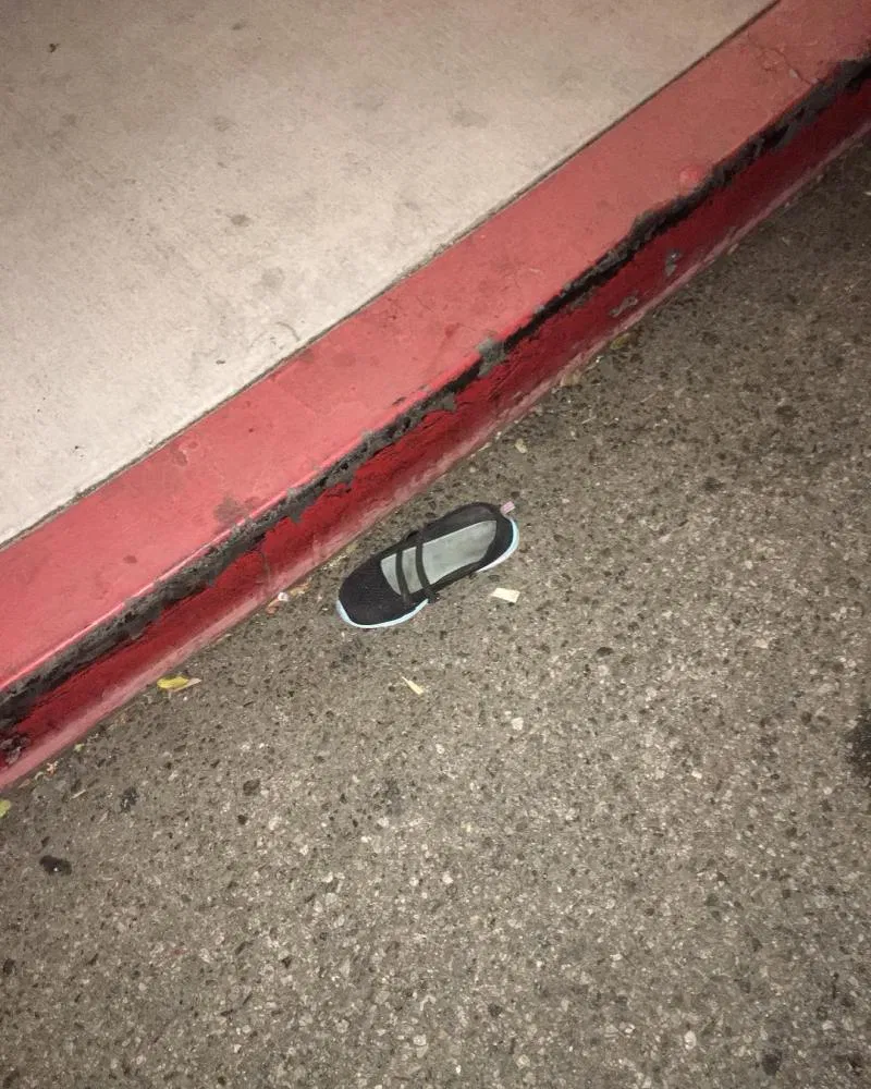 Это фото Том Хенкс опубликовал в своих соц сетях. У него много подобных фотографий.  С какой целю он их постит?