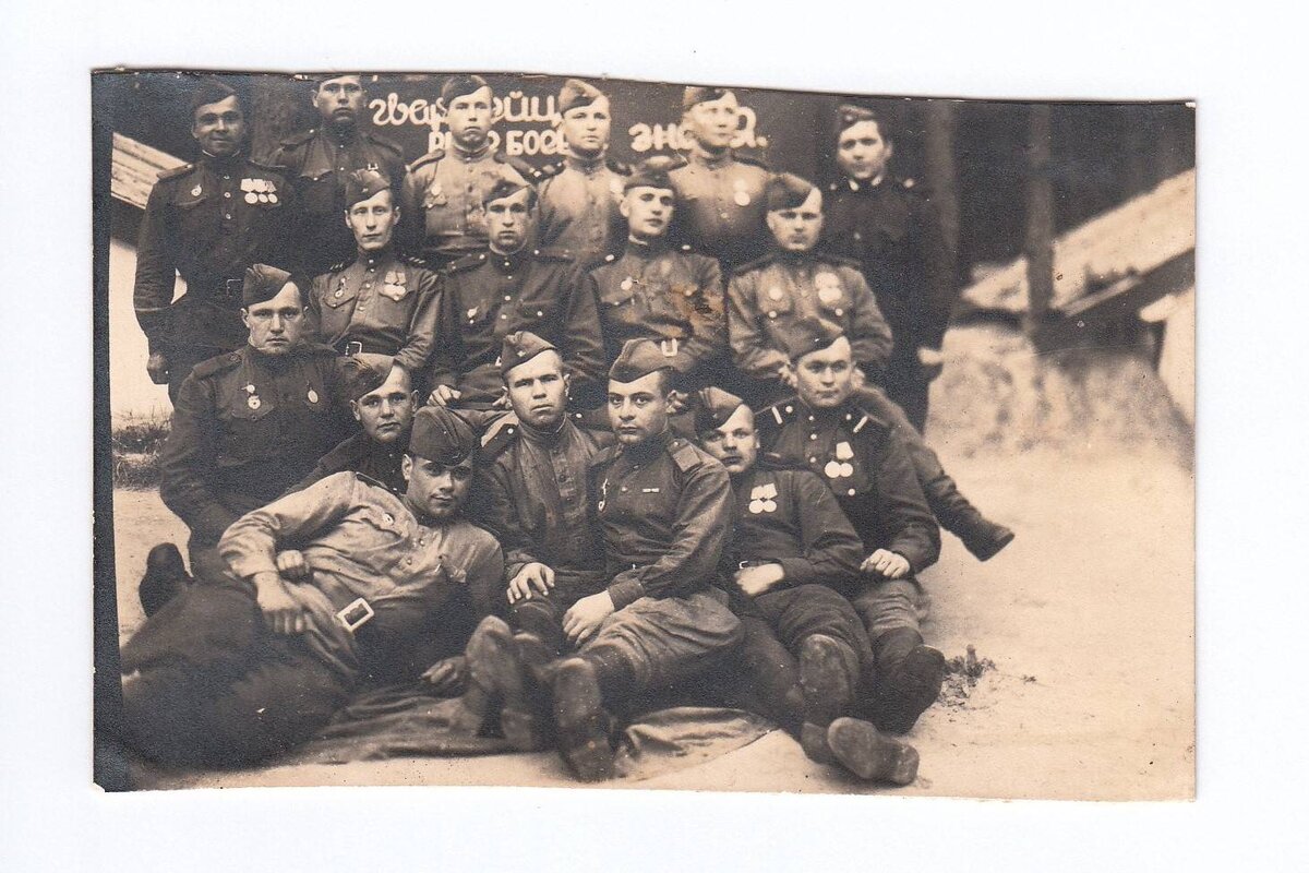 Фото 1. Бойцы 21 гвардейской гаубичной артиллерийской бригады большой мощности, 2 Белорусский фронт