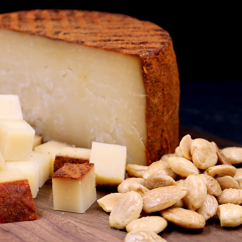 Чиз ру. Сыр Кесо. Сыр Majorero. Итальянские традиции сыр. Торт formaggi.