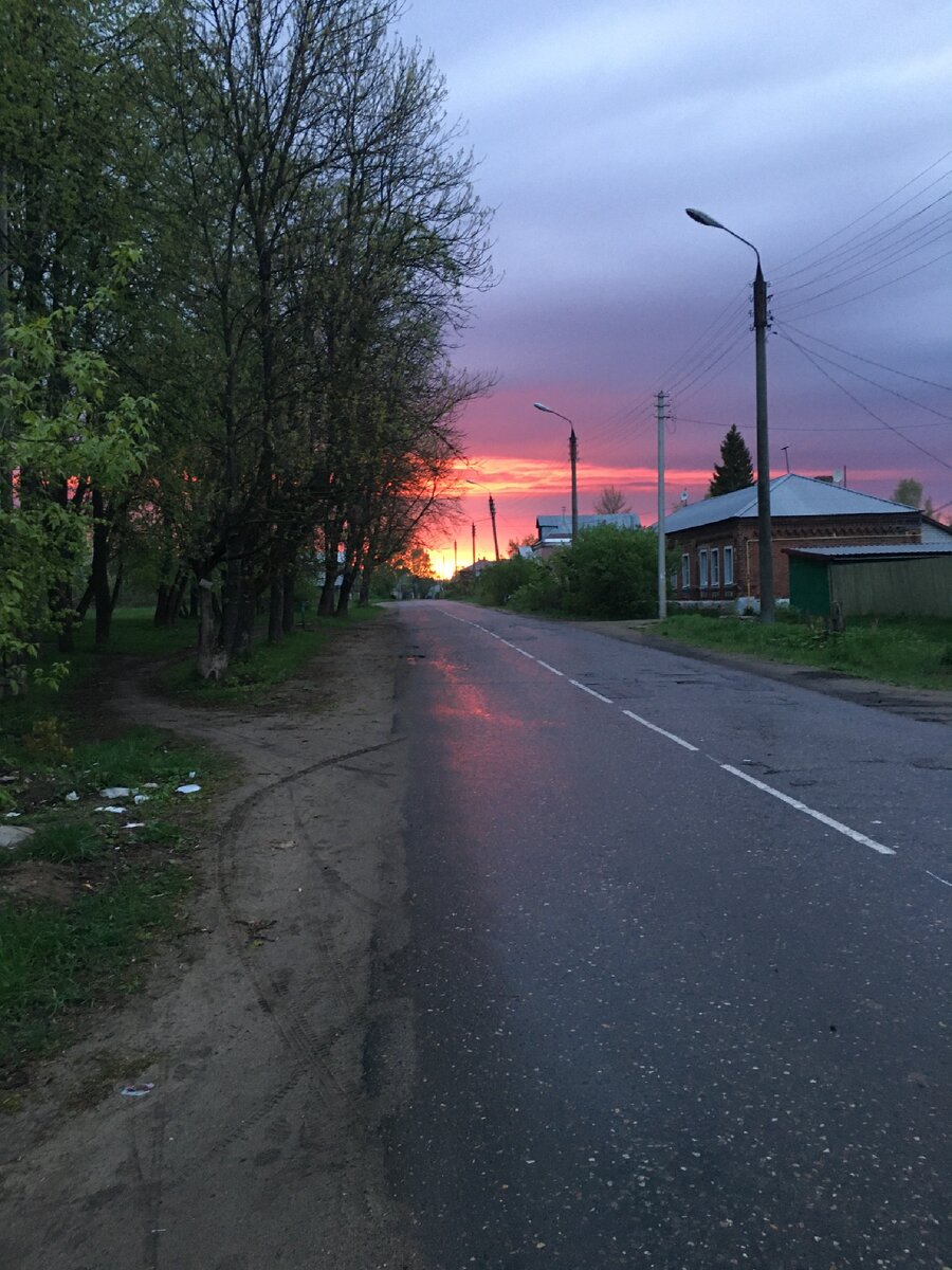 Я до сих пор восхищен видом облаков и закатом. Я всегда загадываю желание, когда вижу радугу или падающую звезду. Я видел метеоритный дождь. Мир полон чудес.
Майкл Джексон