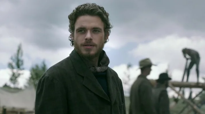 кадр из сериала "Клондайк"