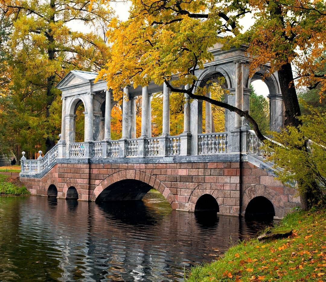 Мраморный мост в Царском Селе, в пригороде Санкт-Петербурга. Источник i.pinimg.com