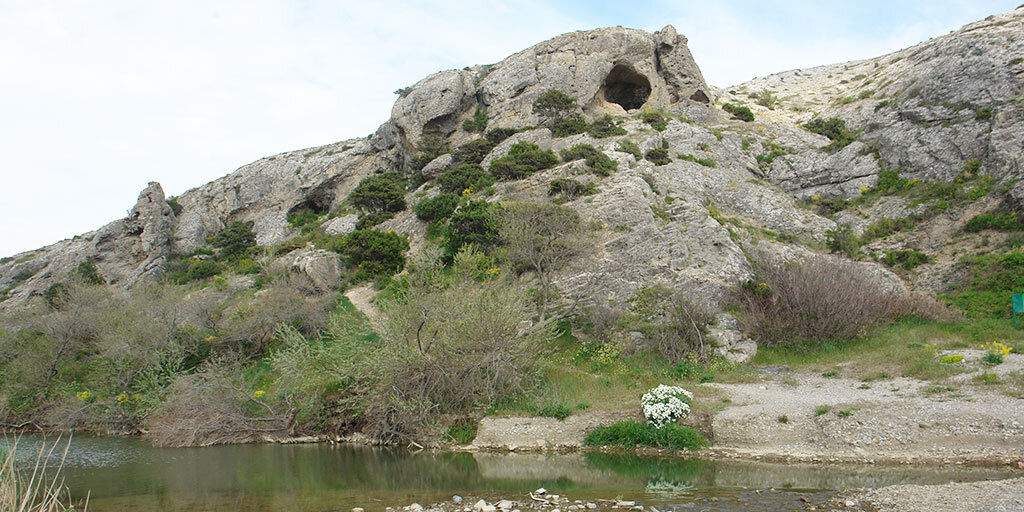 Эолова Арфа - сквозной грот в скале