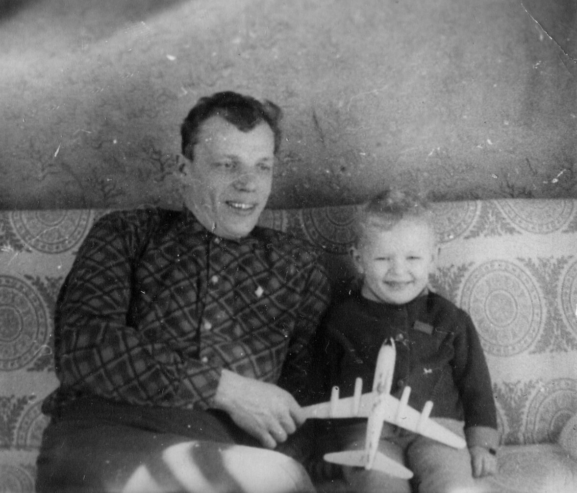 А это - я и мой папа. Давным-давно.