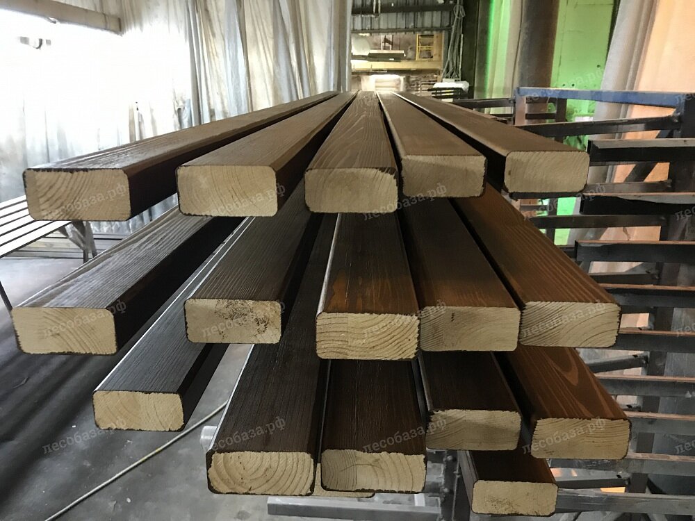 Рейки из массива сосны для устройства реечной перегородки от лесобазарф для зонирования жилого пространства в квартире или загородим доме