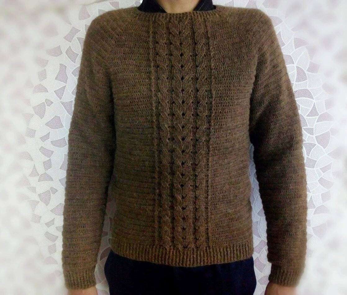 Мой самый первый джемпер. Вязала для мужа, пряжа Верблюжья от Пехорки, в одну нить , крючок 2, 75. Вязала по МК в Ютуб.