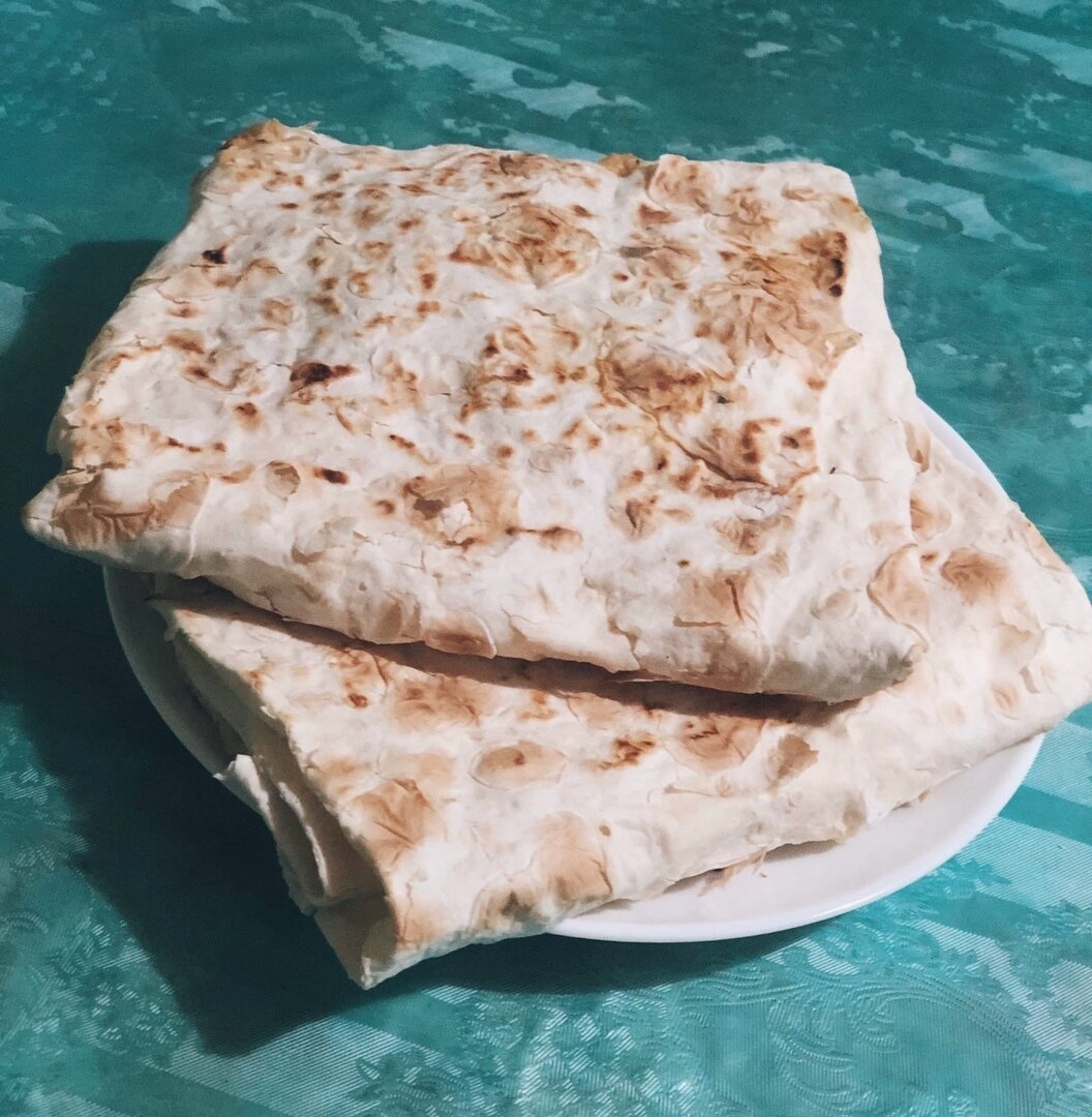 Шаурма с хрустящей корочкой и тянущимся сыром внутри. Это очень вкусно!😋