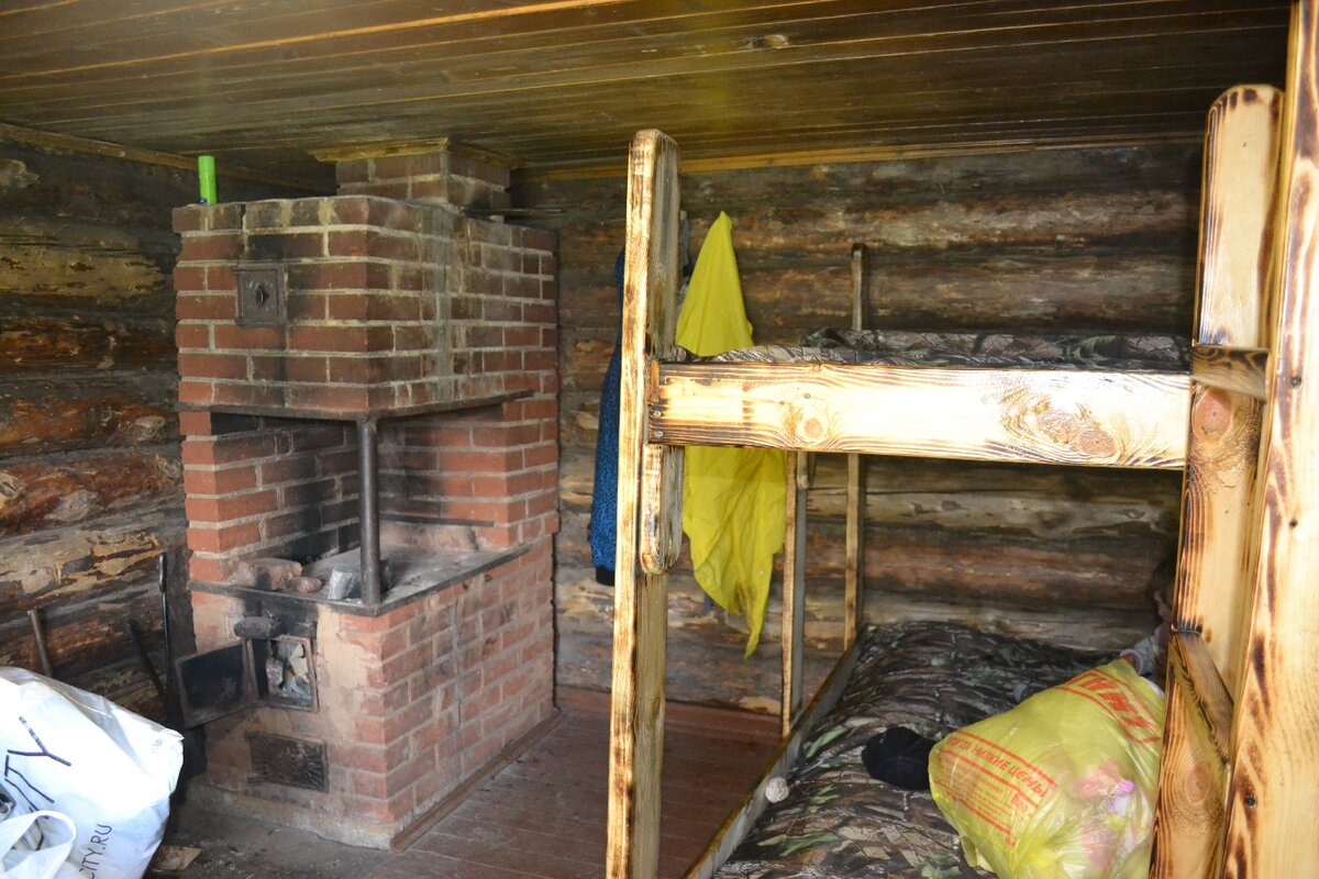 Внутри домика