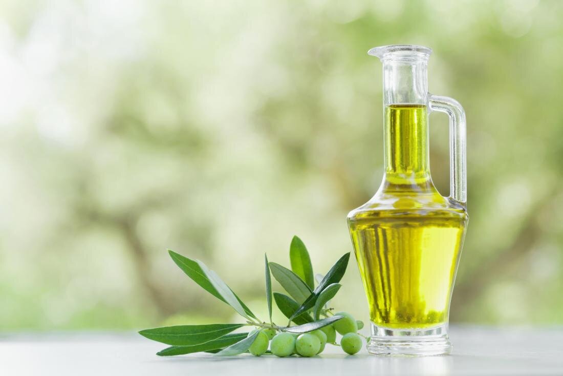 Масло оливы. Olive Oil. Олив Ойл масло оливковое. Масло оливковое natural Olive Oil. Оливковое масло в косметологии