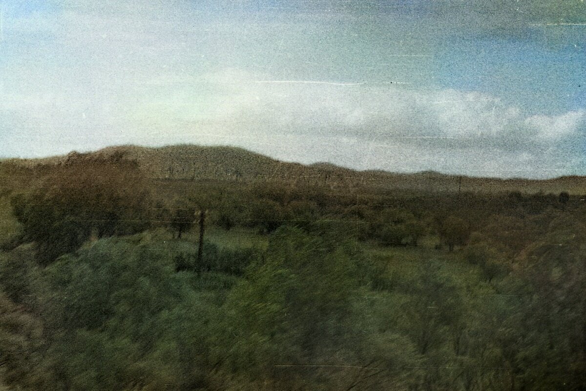 Качество снимка таково, что фермы моста едва угадываются на фоне сопок ...