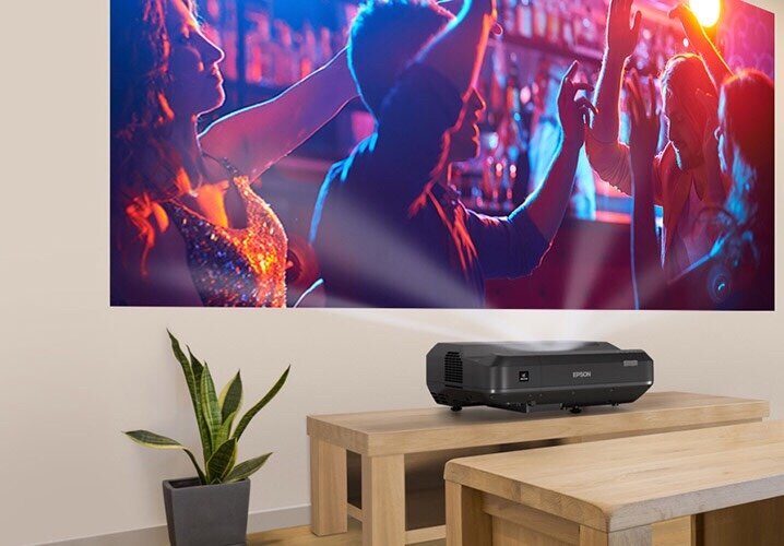 Ультракороткофокусный лазерный проектор