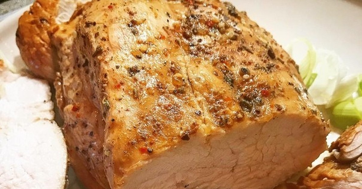 Нежное,сочное,ароматное мясо отличная замена покупной колбасе.И на праздничном столе нарезка из пастромы будет шикарно смотреться.