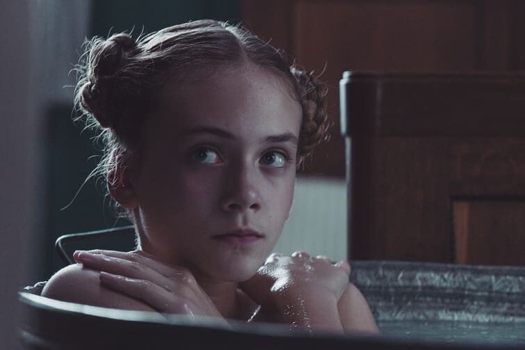 Кадр из фильма. Лиз в детстве.