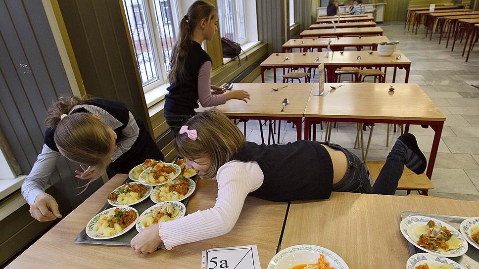 Голодные дети  вынуждены сражаться за выживание...