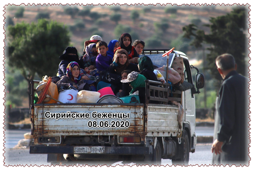 Сирийские беженцы бегут по шоссе М4 в Арихе