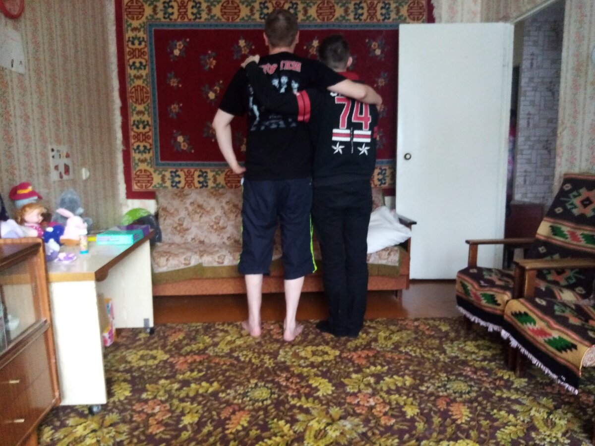 Если что, я слева