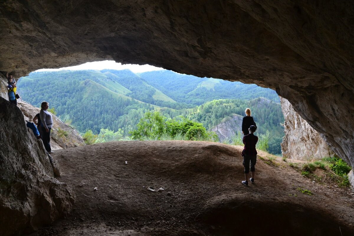 одна из пещер в ущелье фото из поиска Яндекс