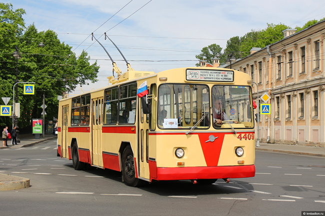 ЗиУ-682Б №4409. Парад ретро-транспорта в Петербурге. Май 2019.Автор Star2007. Transphoro.org.