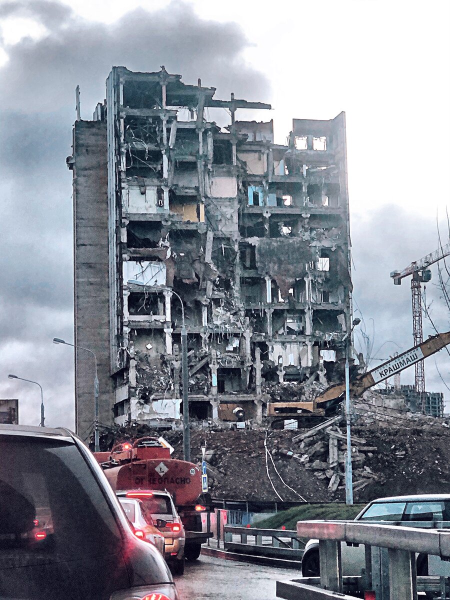 То самое здание на Трикотажной. Фото автора