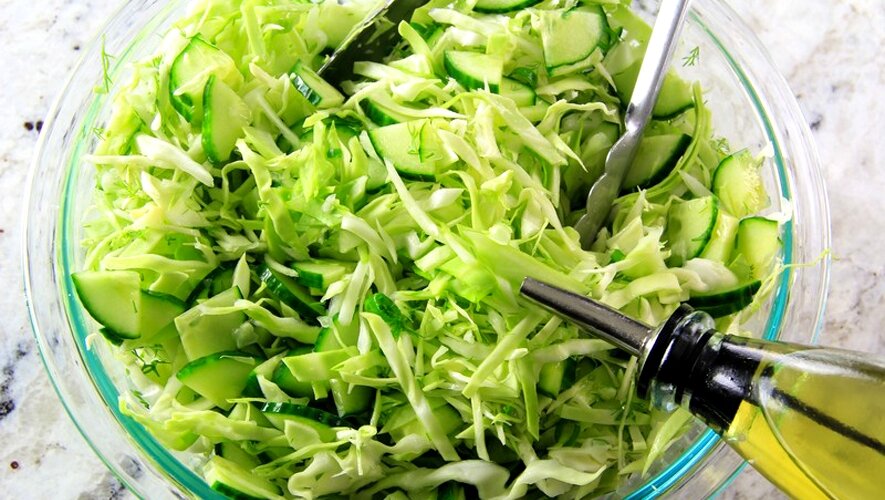 https://cookjournal.ru/recipe/56d729065a105e2daeb3c261/salat-s-kapustoj-i-svezhim-ogurtsom/