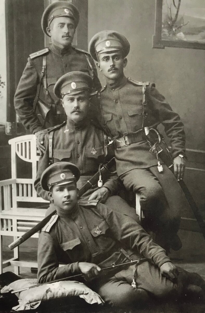 15.08.1915 прапорщик Кулябин (внизу)