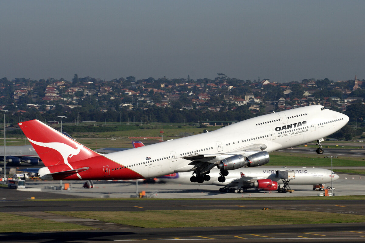 Qantas Boeing 747-300