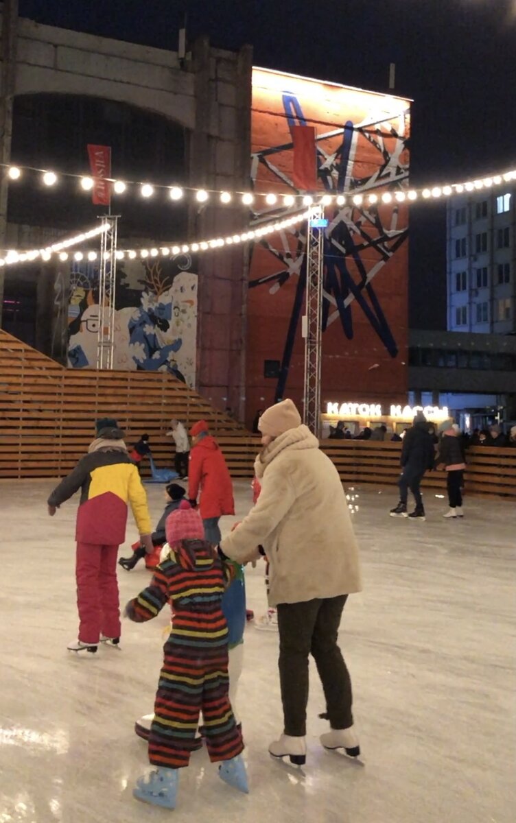 Вид на сам лофт проект и на граффити на стене