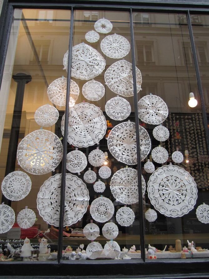 Вытынанки и трафареты на окна на Новый Год шаблоны для вырезания и�з бумаги
