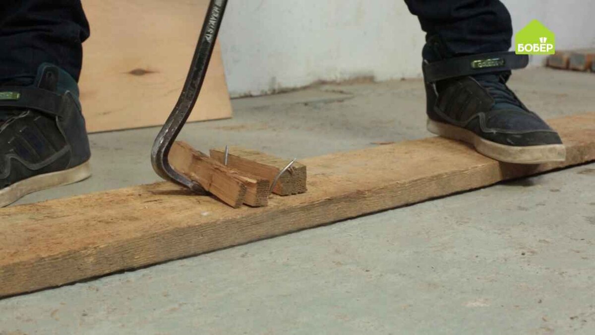 Инструмент для выдергивания гвоздей из досок. Доска с гвоздями. Дженга с друзьями. Забор из разобранных поддонов паллет. Вытаскивать дощечки.