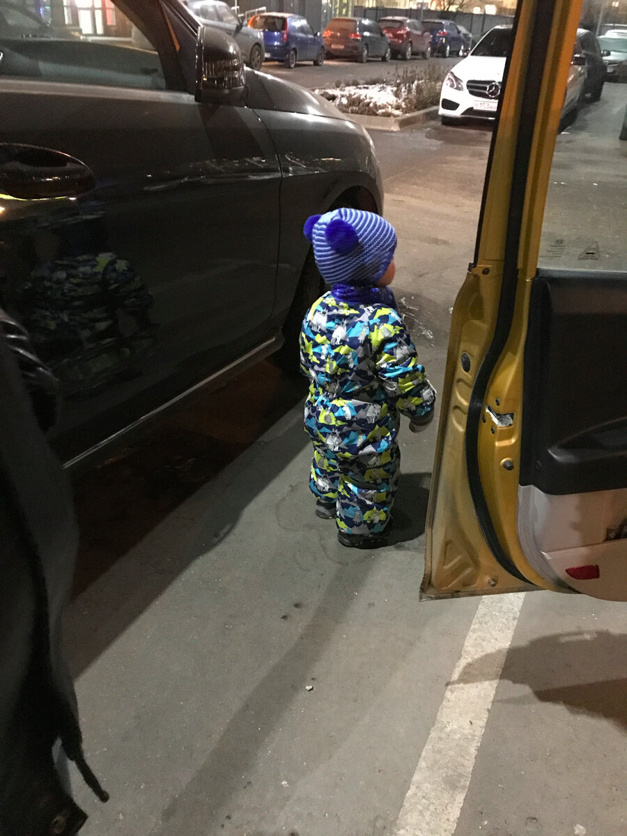 Уже сейчас Иван знает про пешеходный переход, про то, что на дороге нужно брать родителей за руки и что машины бывают опасны