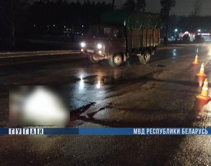 Авария произошла 18 декабря, около 18.00. По предварительной информации, 22-летний водитель УАЗа ехал по улице Демина и сбил 62-летнюю женщину, которая переходила дорогу по нерегулируемому пешеходному переходу. 
В результате ДТП пенсионерка от полученных травм умерла на месте происшествия.