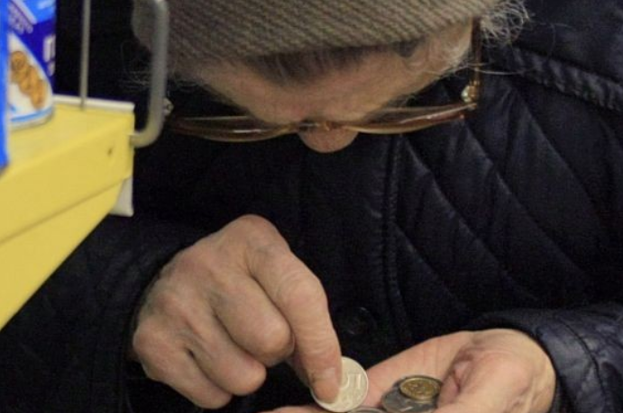 В России лишь в Москве пенсия превышает 12000 рублей.